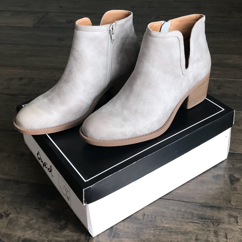 Low stacked cut out oil distressed booties - Picture 1 of 4
